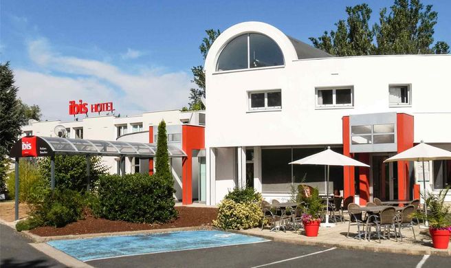 Ibis Poitiers Beaulieu Exterior