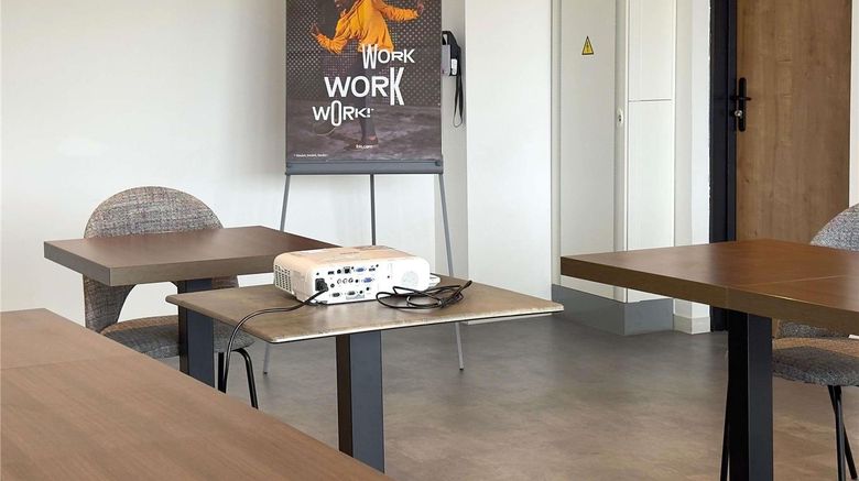 <b>Ibis Hotel Dijon Sud Meeting</b>. Images powered by <a href="https://iceportal.shijigroup.com/" title="IcePortal" target="_blank">IcePortal</a>.