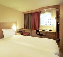 Ibis Hotel Cambrai Room