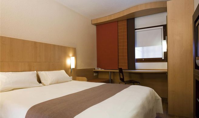 Ibis Hotel Cambrai Room