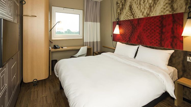 Ibis Hotel Cambrai Room