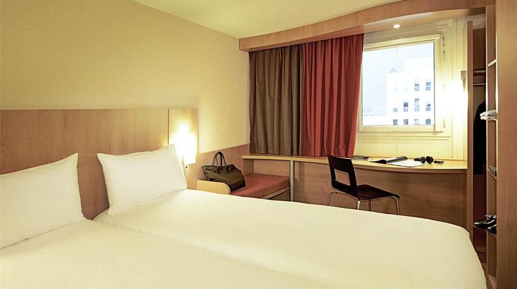 Ibis Hotel Cambrai Room