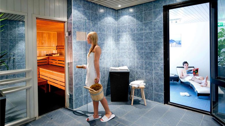 <b>Mercure Hotel Koeln-West Pool</b>. Images powered by <a href="https://iceportal.shijigroup.com/" title="IcePortal" target="_blank">IcePortal</a>.