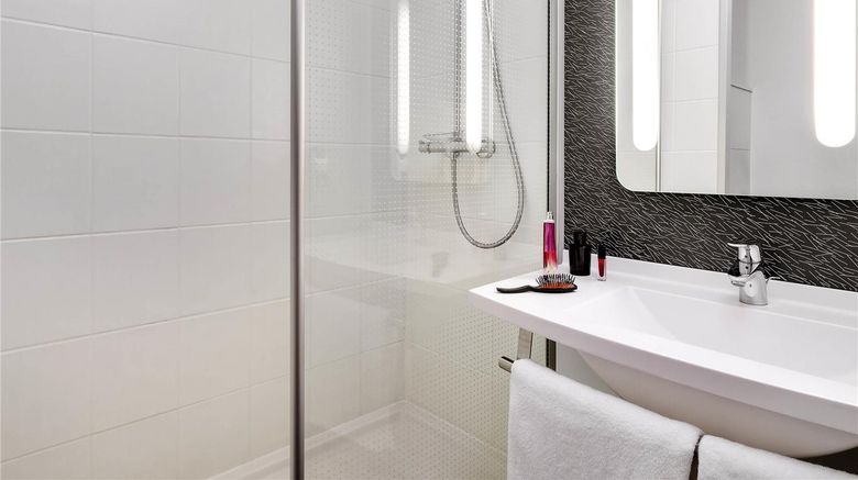 <b>Ibis Hotel Roanne Room</b>. Images powered by <a href="https://iceportal.shijigroup.com/" title="IcePortal" target="_blank">IcePortal</a>.