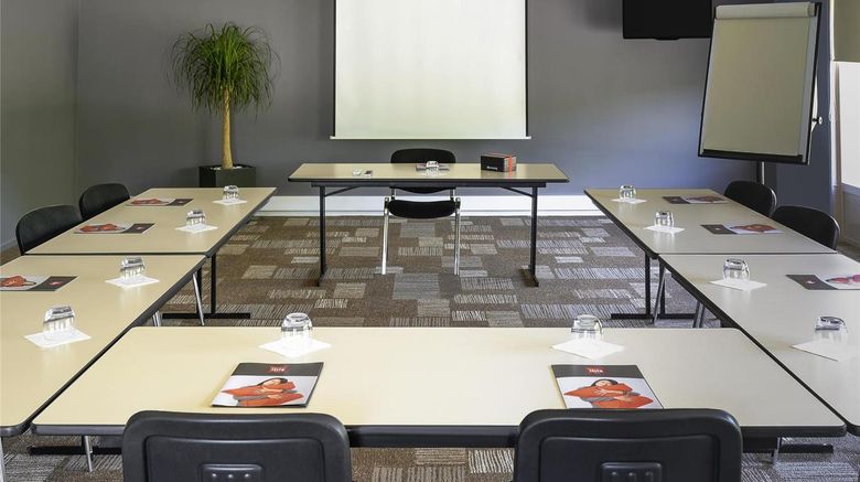 <b>Ibis Hotel Roanne Meeting</b>. Images powered by <a href="https://iceportal.shijigroup.com/" title="IcePortal" target="_blank">IcePortal</a>.