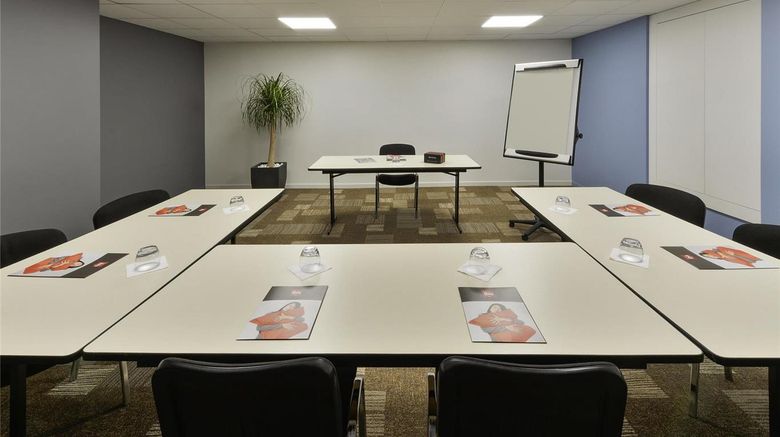 <b>Ibis Hotel Roanne Meeting</b>. Images powered by <a href="https://iceportal.shijigroup.com/" title="IcePortal" target="_blank">IcePortal</a>.
