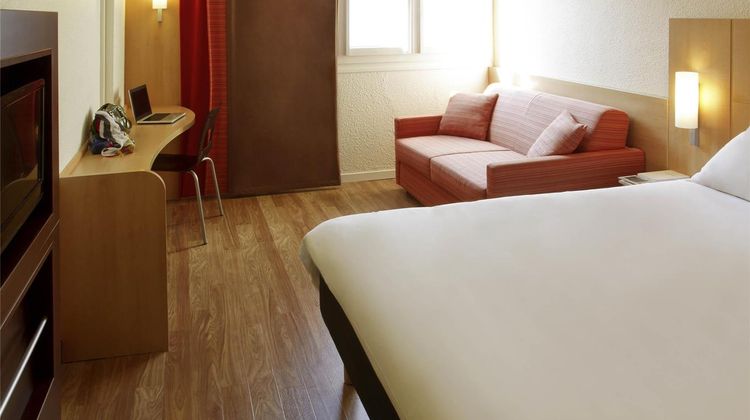 Ibis Hotel Roanne Room
