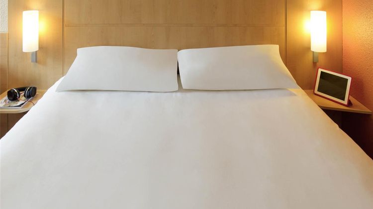 Ibis Hotel Roanne Room