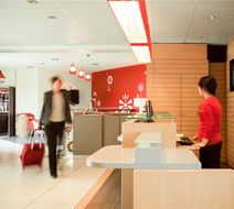 Ibis Hotel Senlis Exterior