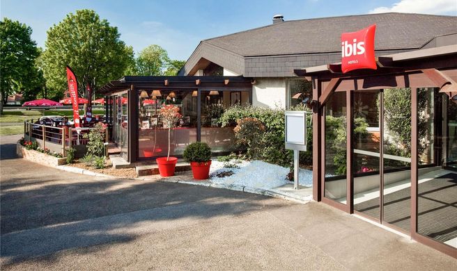 Ibis Hotel Senlis Exterior