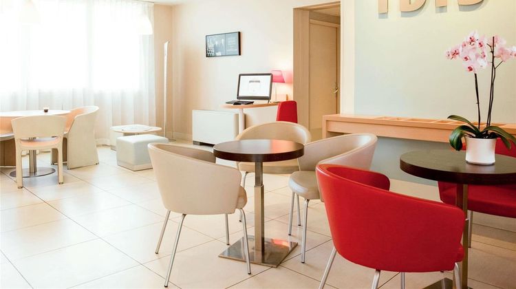 Ibis Hotel Senlis Exterior