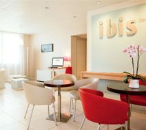 Ibis Hotel Senlis Exterior