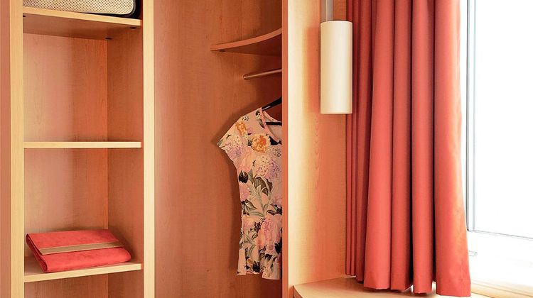 Ibis Hotel Paris Pont de Suresnes Room