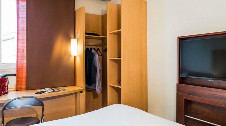 Ibis Hotel Paris Pont de Suresnes Room