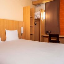 Ibis Hotel Paris Pont de Suresnes