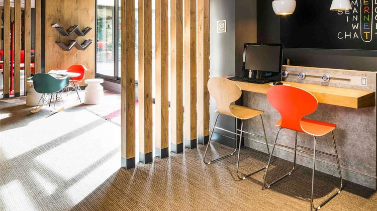 Ibis Hotel Paris Pont de Suresnes Exterior