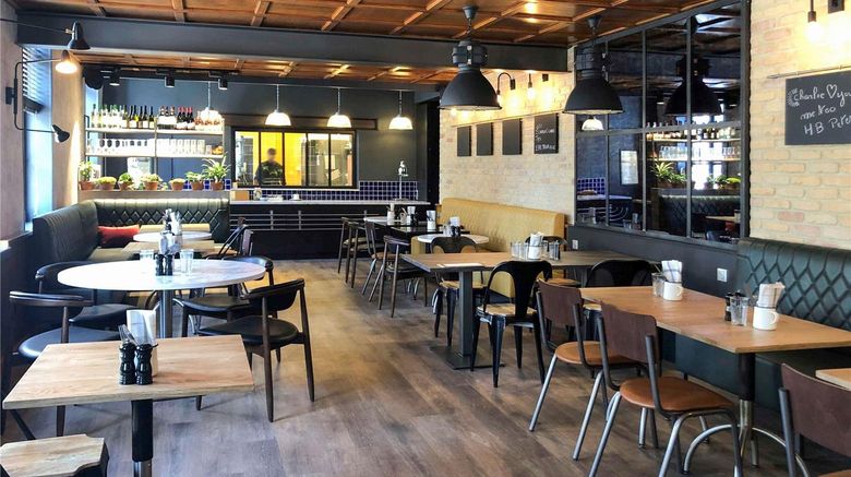 <b>Ibis Hotel St Omer Restaurant</b>. Images powered by <a href="https://iceportal.shijigroup.com/" title="IcePortal" target="_blank">IcePortal</a>.