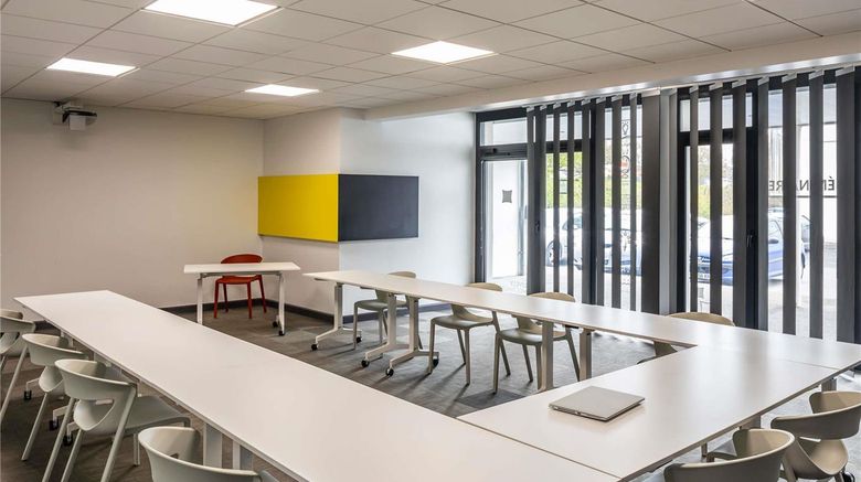 <b>Ibis Saint-Malo La Madeleine Meeting</b>. Images powered by <a href="https://iceportal.shijigroup.com/" title="IcePortal" target="_blank">IcePortal</a>.