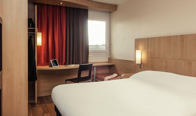 Hotel Ibis Epinay-sur-Seine Exterior