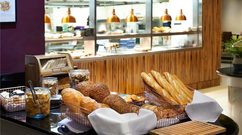 <b>Novotel London West Restaurant</b>. Images powered by <a href="https://iceportal.shijigroup.com/" title="IcePortal" target="_blank">IcePortal</a>.