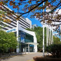 Novotel London West