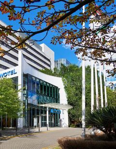 Novotel London West