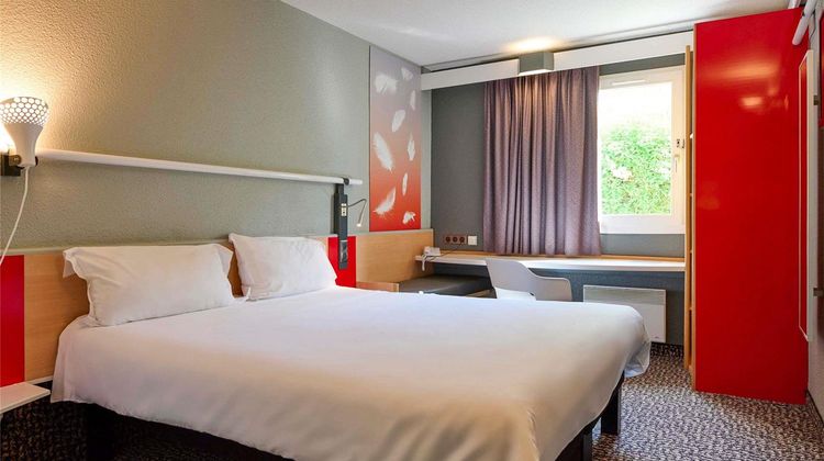 Ibis Abbeville Hotel Room