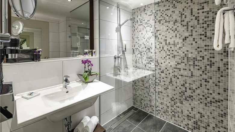 <b>Mercure Hotel Duisburg City Room</b>. Images powered by <a href="https://iceportal.shijigroup.com/" title="IcePortal" target="_blank">IcePortal</a>.