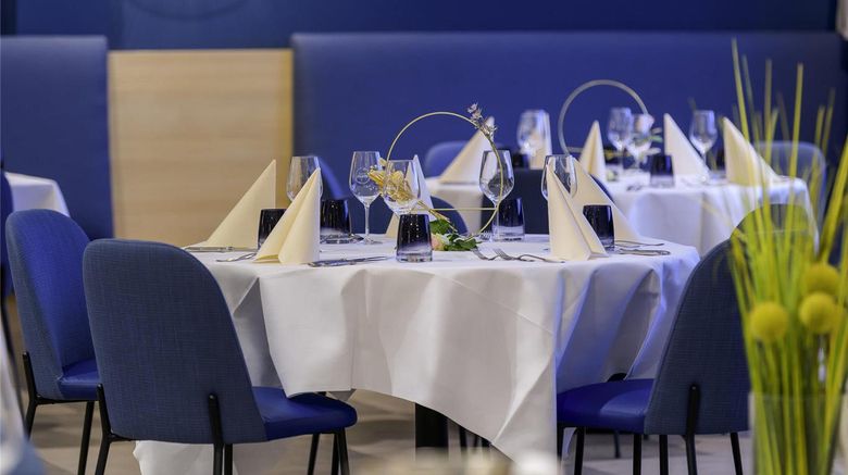 <b>Mercure Hotel Duisburg City Restaurant</b>. Images powered by <a href="https://iceportal.shijigroup.com/" title="IcePortal" target="_blank">IcePortal</a>.