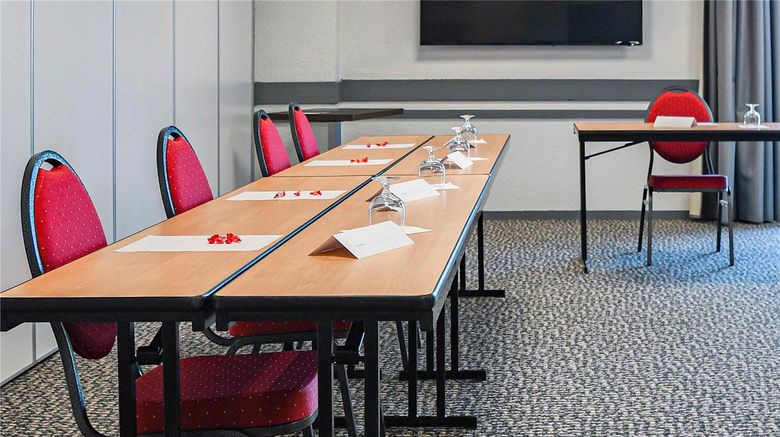 <b>Ibis Hotel Saintes Meeting</b>. Images powered by <a href="https://iceportal.shijigroup.com/" title="IcePortal" target="_blank">IcePortal</a>.