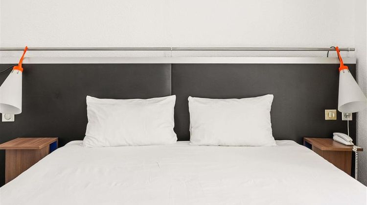 Ibis Styles Paris Republique Room