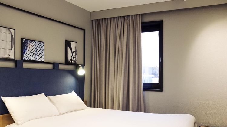 Ibis Paris Evry Room