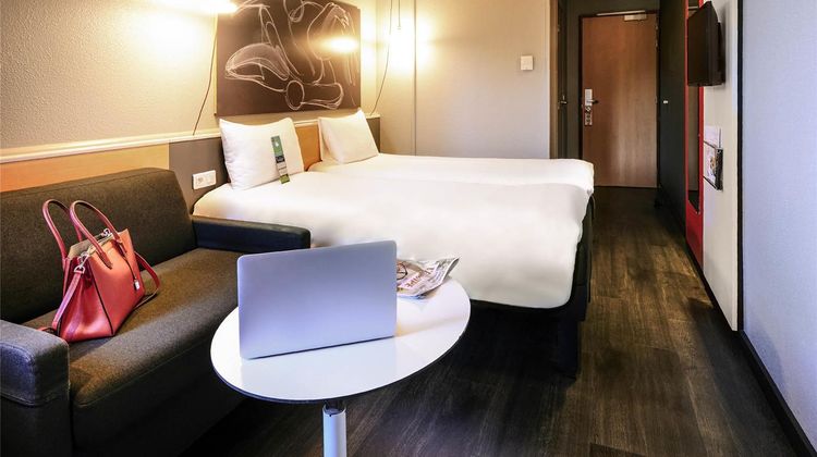 Ibis Styles Lyon Gerland Room