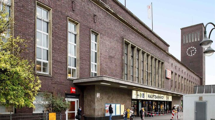 Ibis Hotel Hauptbahnhof Exterior