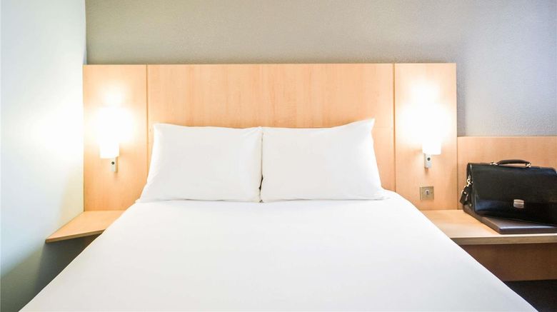 <b>Ibis Hotel Heathrow Airport Room</b>. Images powered by <a href="https://iceportal.shijigroup.com/" title="IcePortal" target="_blank">IcePortal</a>.