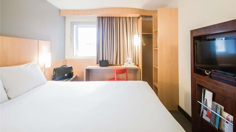 <b>Ibis Hotel Heathrow Airport Room</b>. Images powered by <a href="https://iceportal.shijigroup.com/" title="IcePortal" target="_blank">IcePortal</a>.
