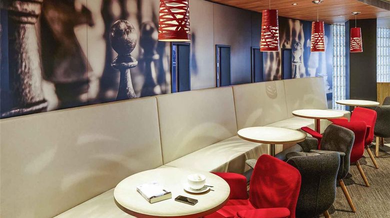 <b>Ibis Hotel Heathrow Airport Restaurant</b>. Images powered by <a href="https://iceportal.shijigroup.com/" title="IcePortal" target="_blank">IcePortal</a>.