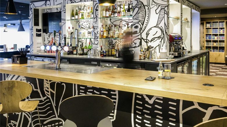 <b>Ibis Hotel Heathrow Airport Restaurant</b>. Images powered by <a href="https://iceportal.shijigroup.com/" title="IcePortal" target="_blank">IcePortal</a>.