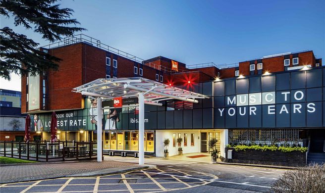 Ibis Hotel Heathrow Airport Exterior