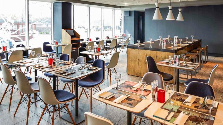 <b>Ibis Hotel Heathrow Airport Restaurant</b>. Images powered by <a href="https://iceportal.shijigroup.com/" title="IcePortal" target="_blank">IcePortal</a>.