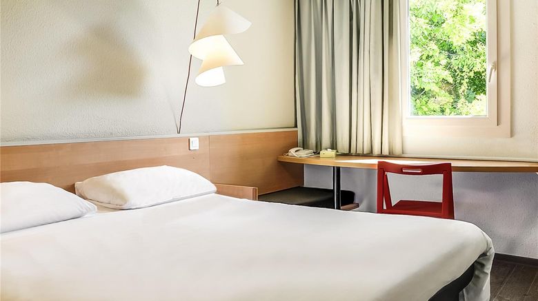 <b>Ibis Hotel Salon-de-Provence Room</b>. Images powered by <a href="https://iceportal.shijigroup.com/" title="IcePortal" target="_blank">IcePortal</a>.