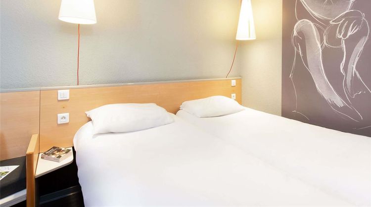 Ibis Hotel Salon-de-Provence Exterior