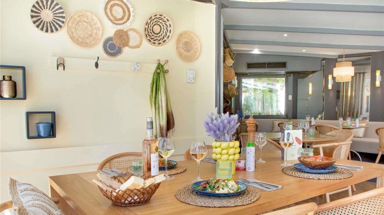 <b>Ibis Hotel Salon-de-Provence Restaurant</b>. Images powered by <a href="https://iceportal.shijigroup.com/" title="IcePortal" target="_blank">IcePortal</a>.