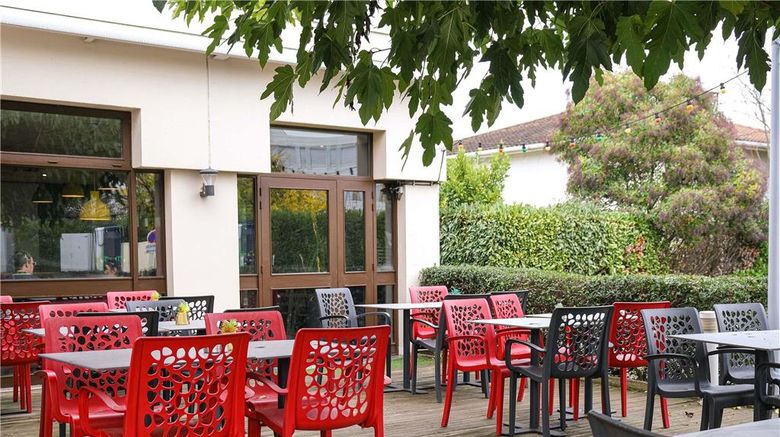 <b>Ibis Hotel Toulouse Aeroport Restaurant</b>. Images powered by <a href="https://iceportal.shijigroup.com/" title="IcePortal" target="_blank">IcePortal</a>.