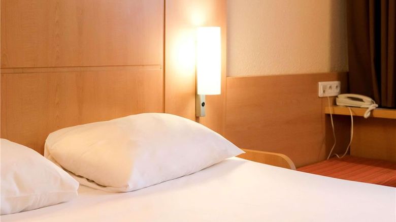 <b>Ibis Hotel Toulouse Aeroport Room</b>. Images powered by <a href="https://iceportal.shijigroup.com/" title="IcePortal" target="_blank">IcePortal</a>.