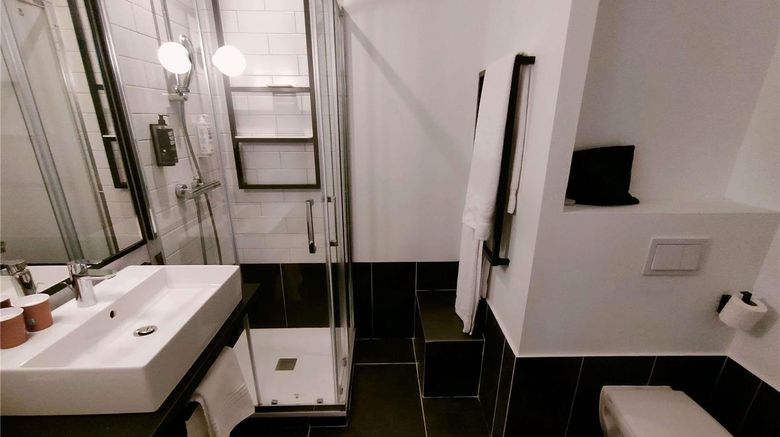 <b>Ibis Hotel Brive-la-Gaillarde Room</b>. Images powered by <a href="https://iceportal.shijigroup.com/" title="IcePortal" target="_blank">IcePortal</a>.