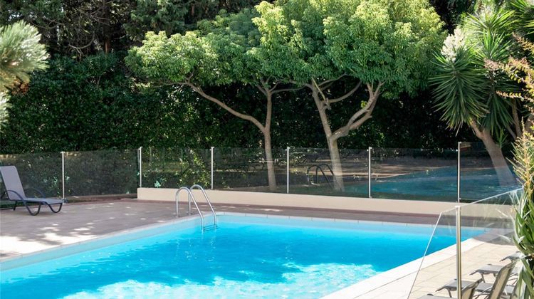 Ibis Toulon La Seyne Sur Mer Pool