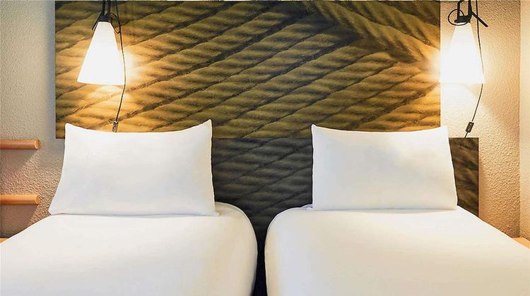 Ibis Toulon La Seyne Sur Mer Room