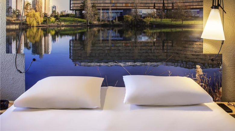 <b>Ibis Hotel Creteil Room</b>. Images powered by <a href="https://iceportal.shijigroup.com/" title="IcePortal" target="_blank">IcePortal</a>.