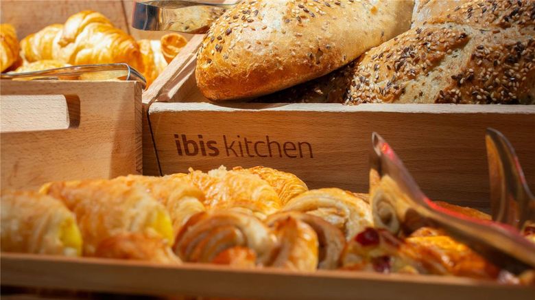 <b>Ibis Epernay Centre Ville Restaurant</b>. Images powered by <a href="https://iceportal.shijigroup.com/" title="IcePortal" target="_blank">IcePortal</a>.